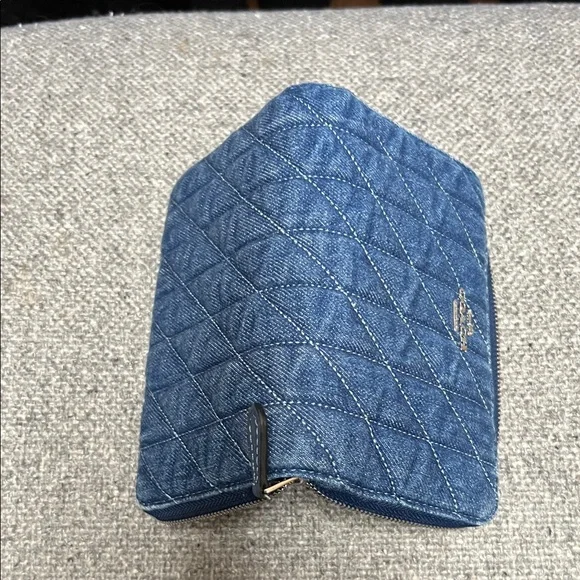 EUC Coach Denim Quilted Wallet - Picture 5 of 5
